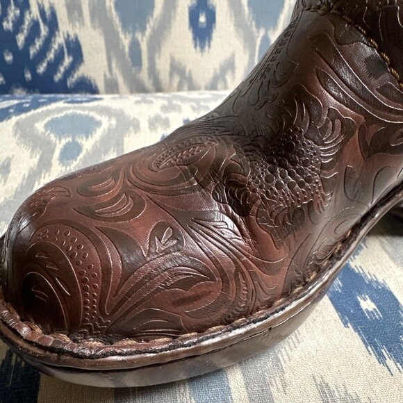 boc Born Concept Brown Embossed Peggy Clogs 7W Man Made Materials SOLD - Picture 7 of 16